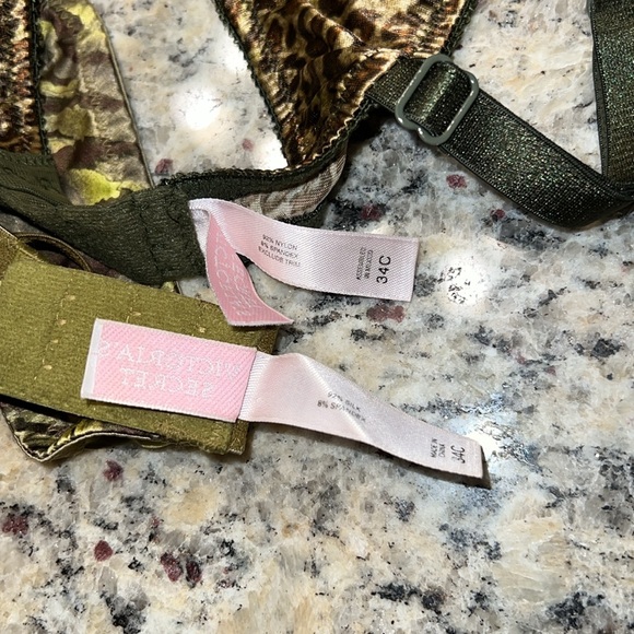 2 VS Vintage Bras - Picture 4 of 4